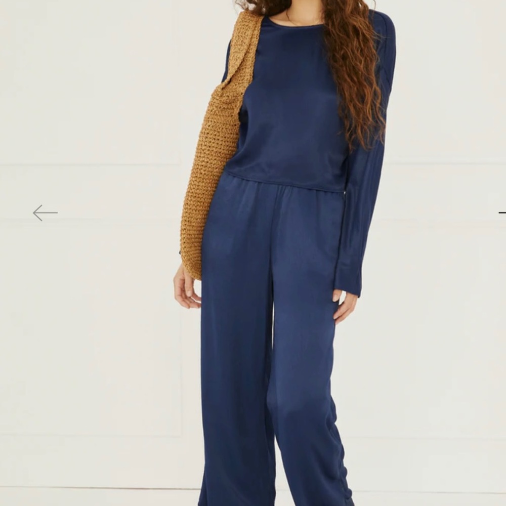 Something Navy silky wide leg pant in navy color